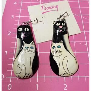 Vintage Frosting Hand Made-Painted Cat Design Dangle Earrings - NOS